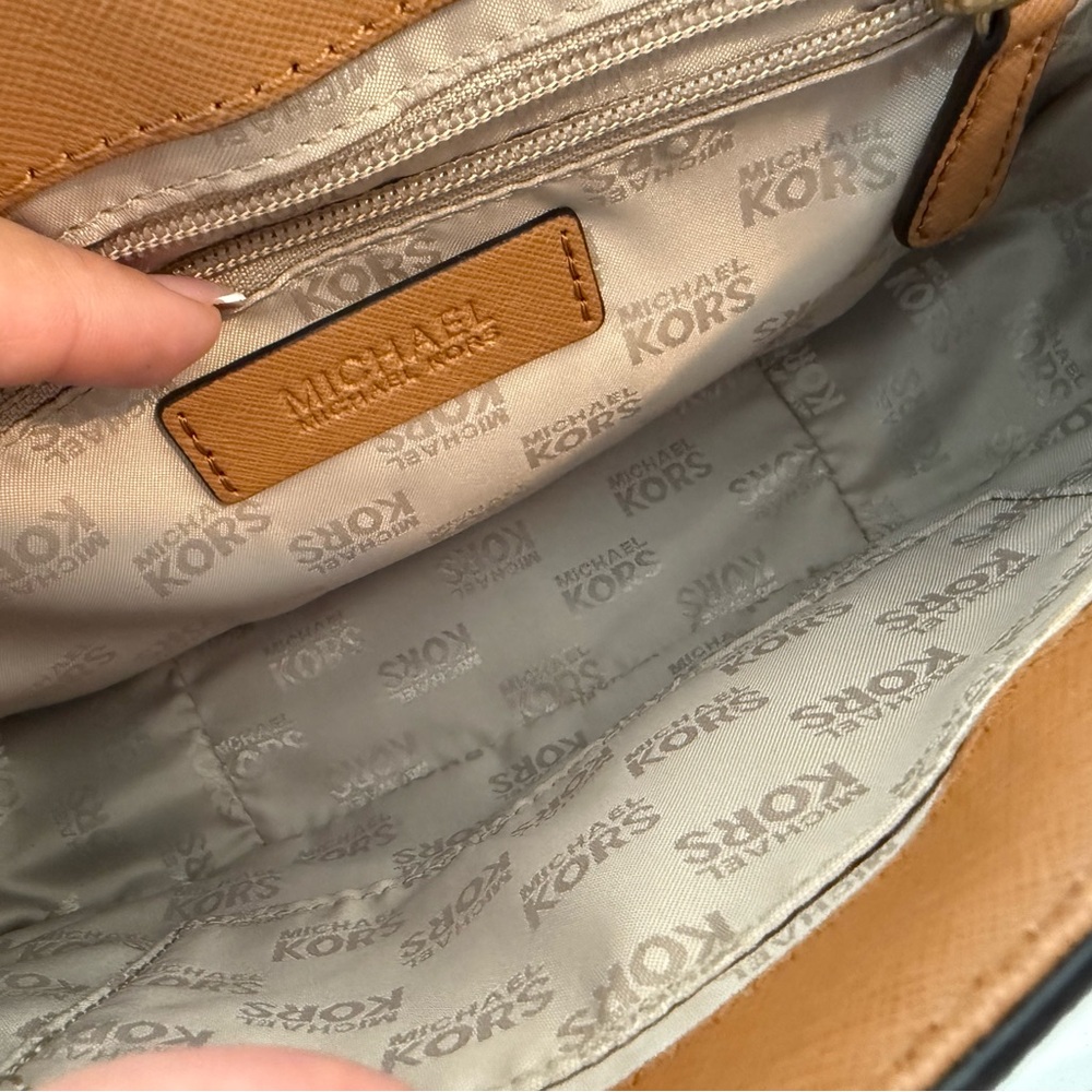 MK Purse - Picture 5 of 7